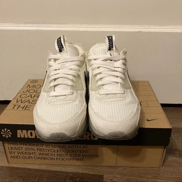 Nike Women's White and Black Sneakers - Picture 2 of 6